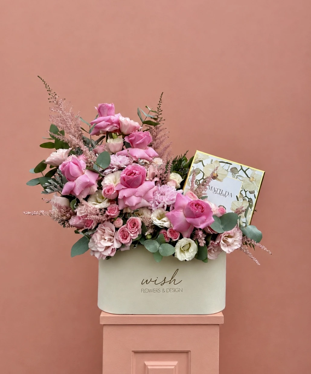 Krem Kadife Kutuda Makaronlu Jardin Rose Aranjman