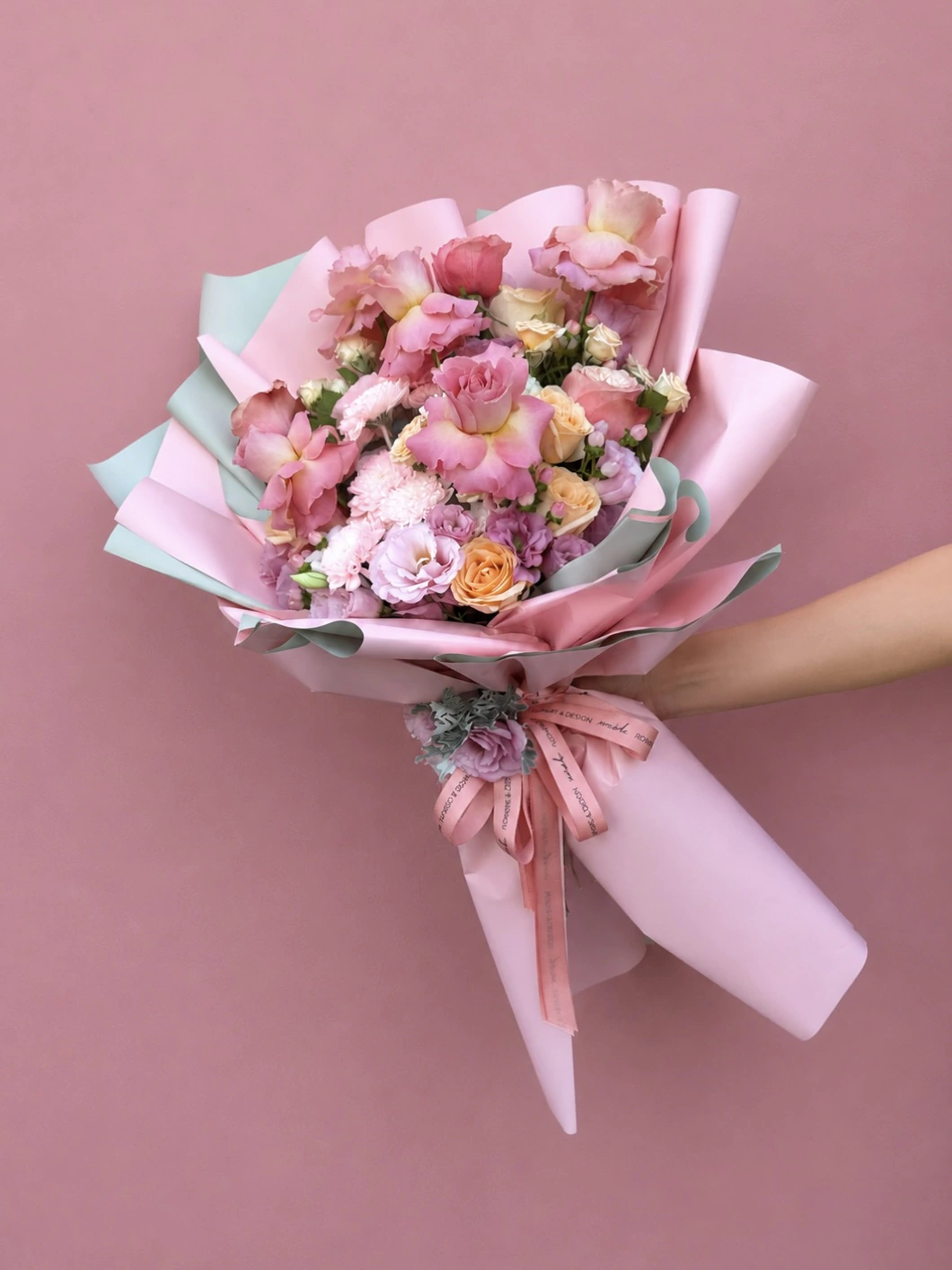Blush Kiss Karışık Buket
