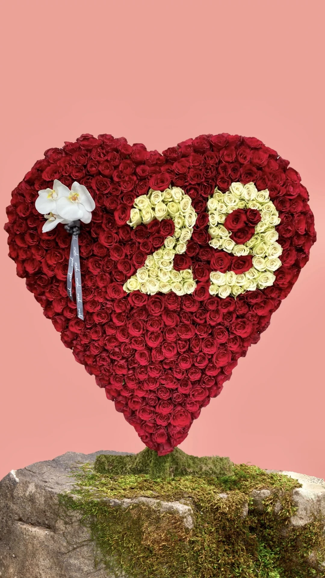 Kırmızı Güller İle Kişiye Özel Büyük Kalp Aranjman