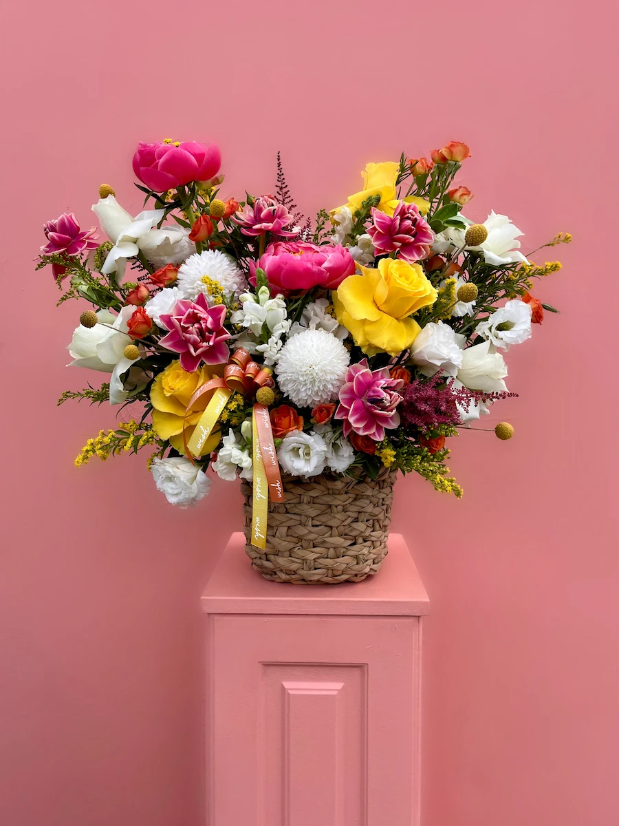 Coral Spring Hasır Sepette Aranjman