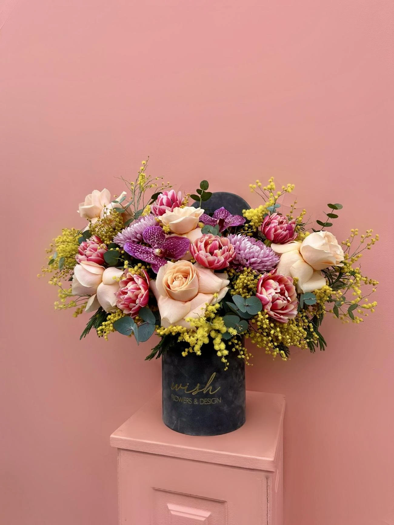 Spring Rose Gri Kadife Kutuda Bahar Aranjmanı