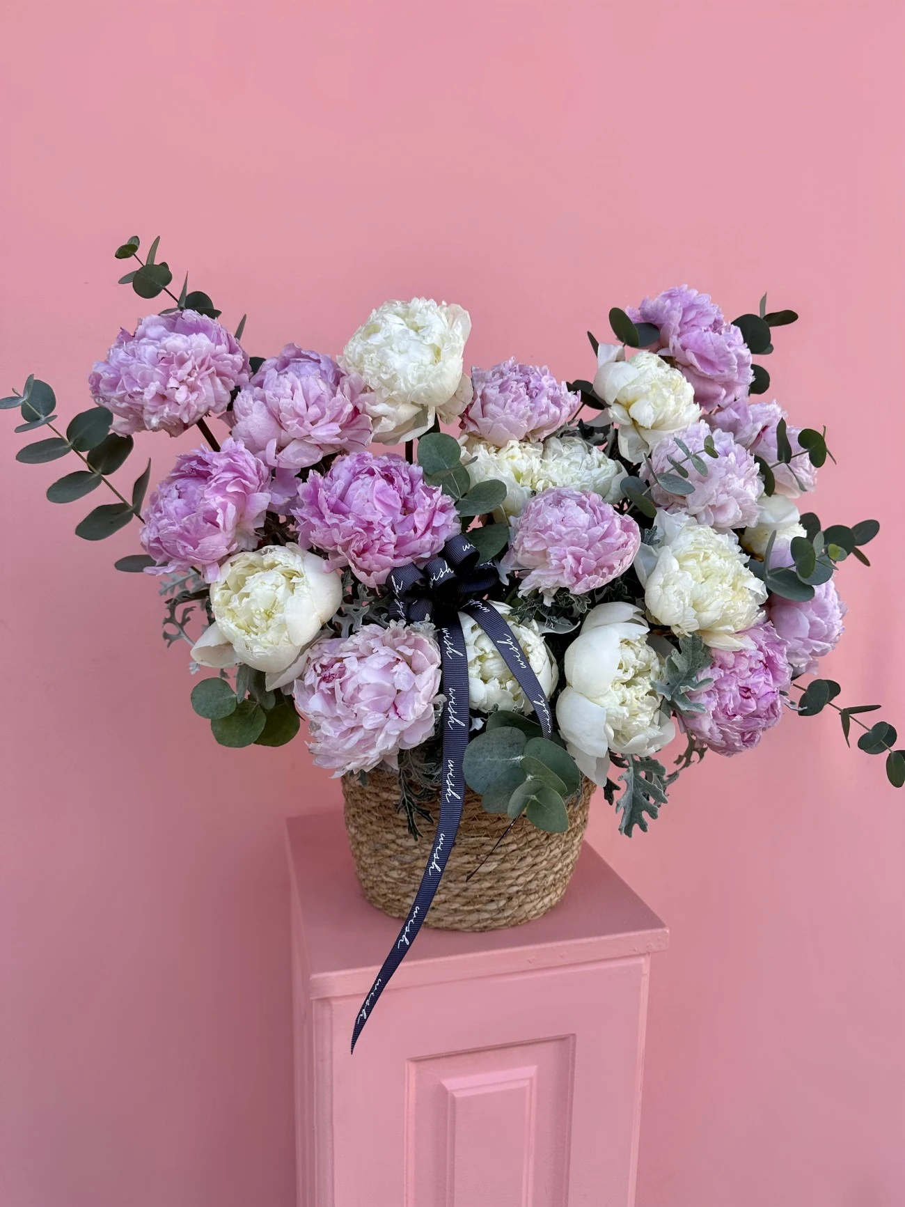 Sepette Beyaz & Pembe Şakayıklar