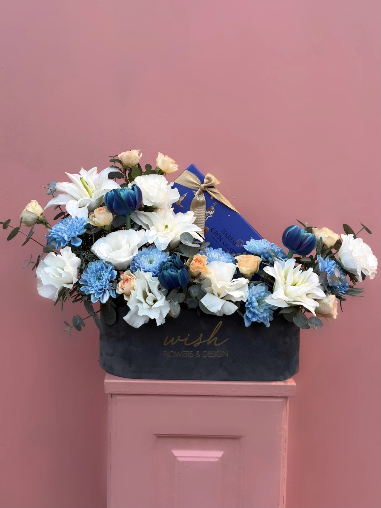 Gri Kadife Kutuda Harem Roll Lokumlu Mavi Çiçek Bahçesi