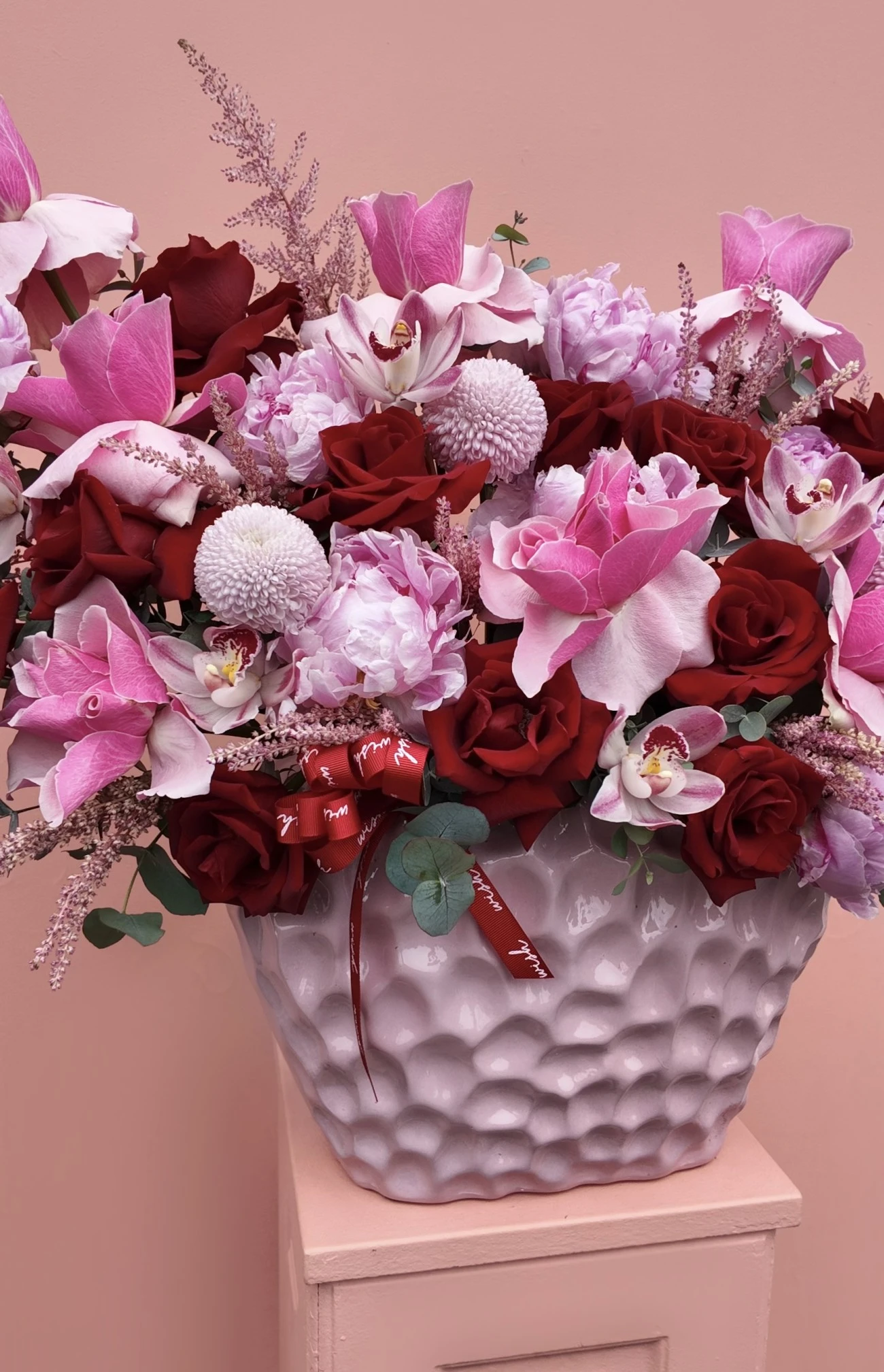 The Love Signature Şakayıklar Ve Güller Lüks Aranjman