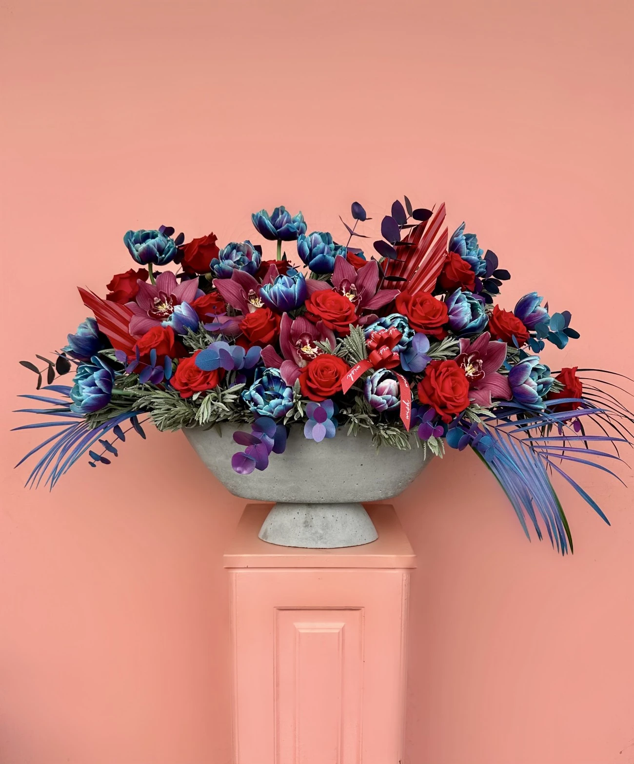 Kırmızı Güller & Vip Blue Sky Laleler Özel Tasarım Aranjman