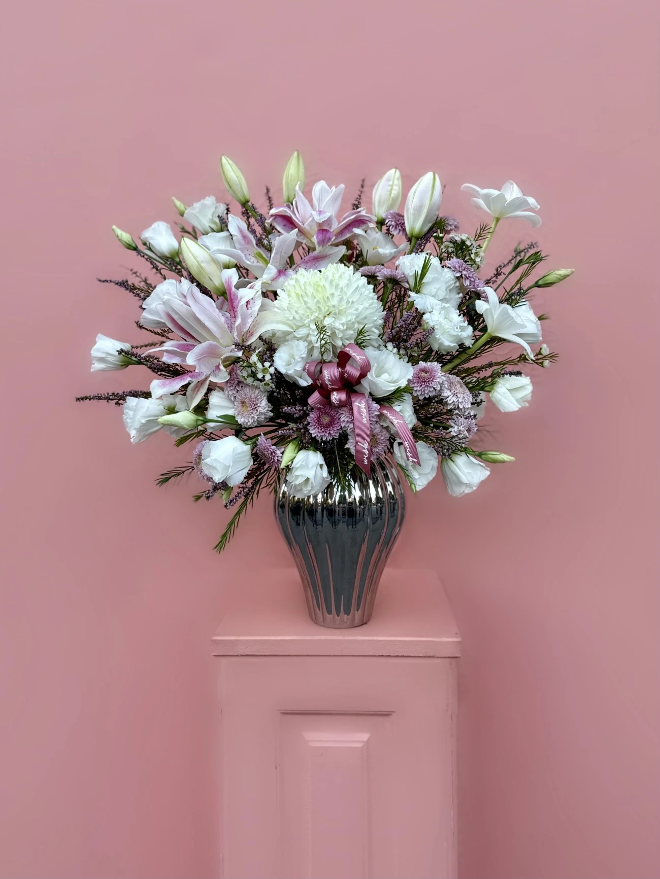 Lily Belle Gümüş Cam Vazoda Aranjman