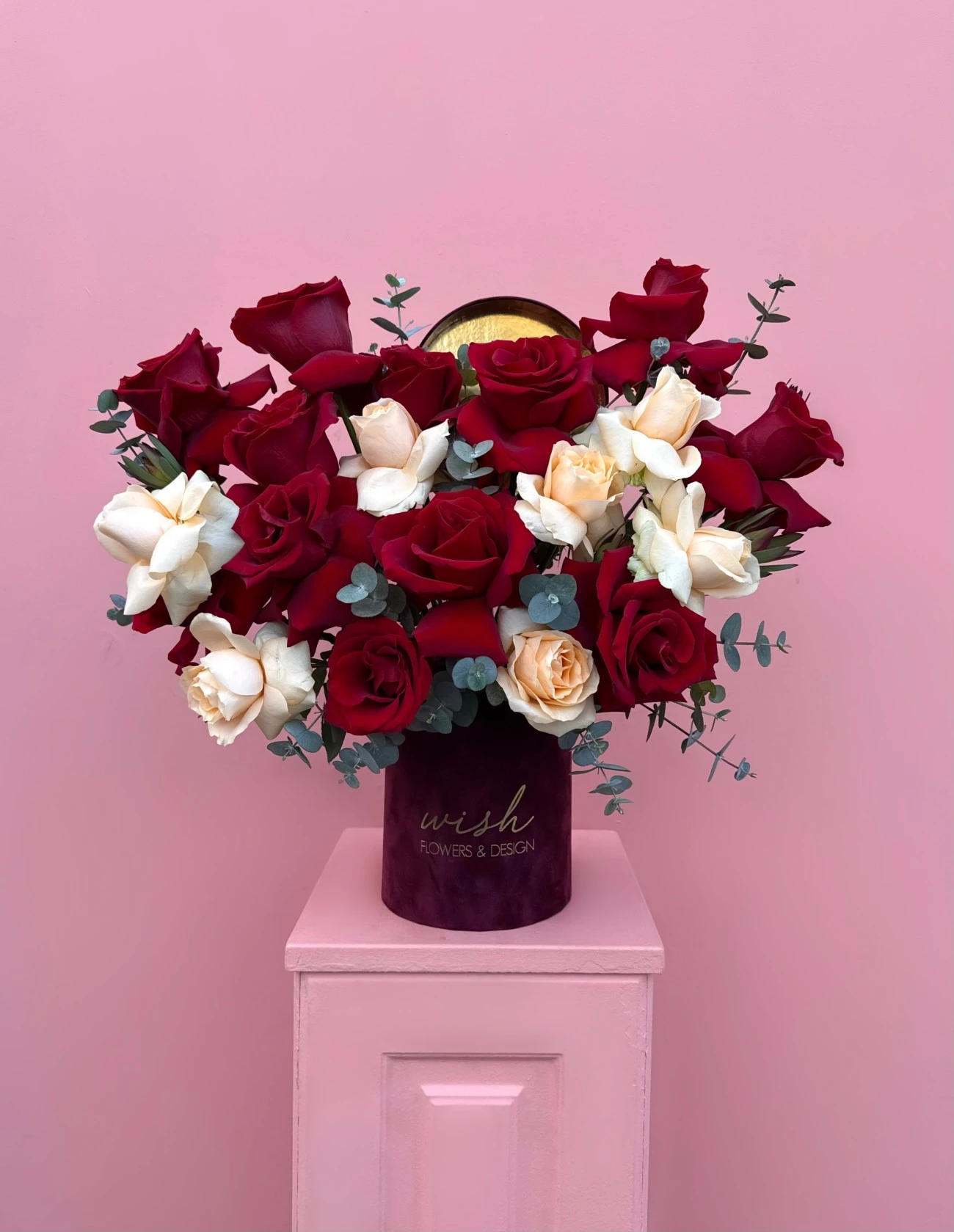 Forever Yours Bordo Kadife Kutuda Gül Aranjmanı